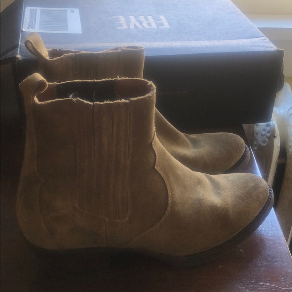 Frye Diana Chelsea boots like new